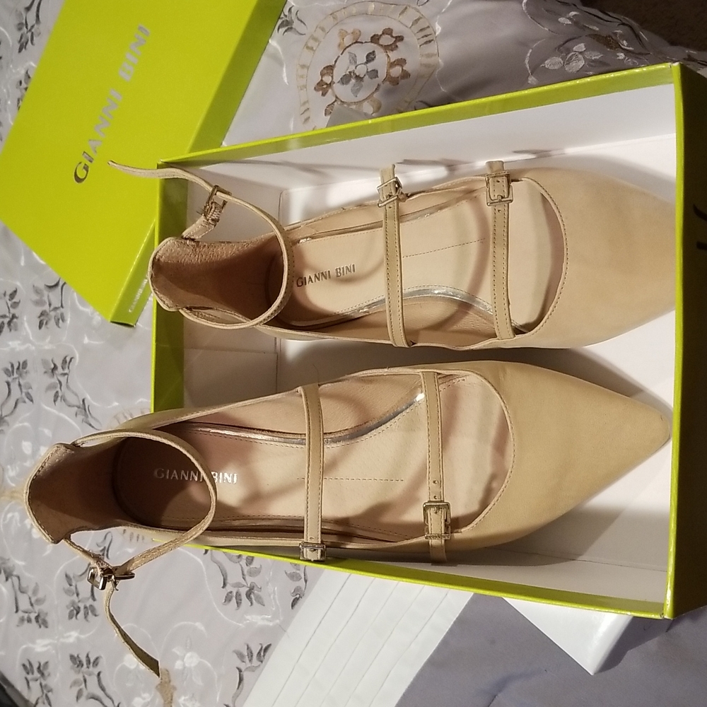 Gianni Bini blush flats